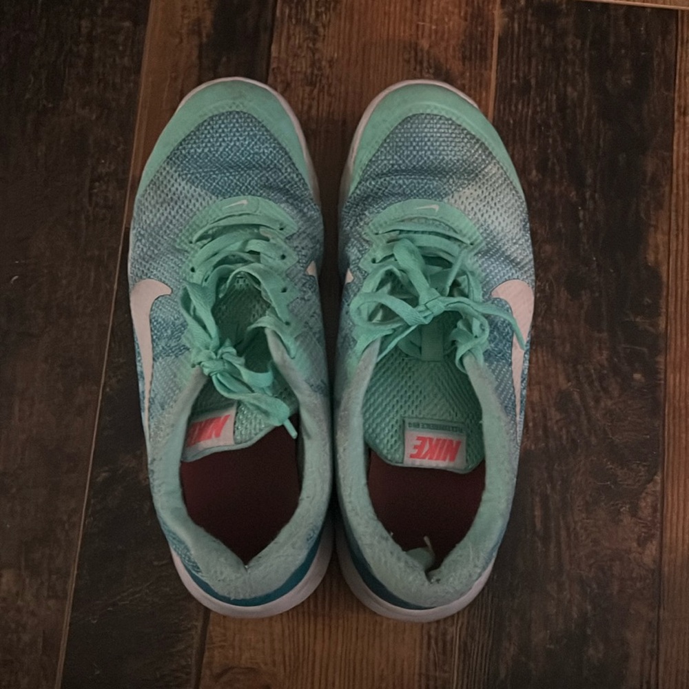 Nike Women’s Flex Experience RN 4. Size 8.